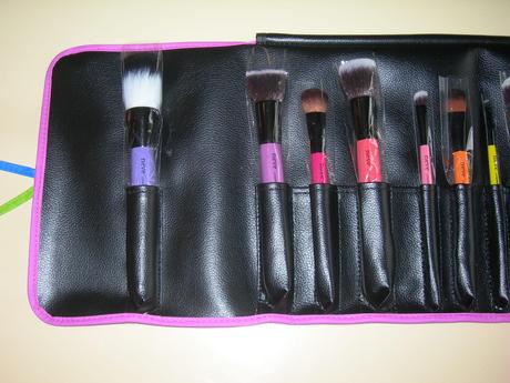 Ecco il set dei Glossy Artist Brush di Neve Cosmetics!