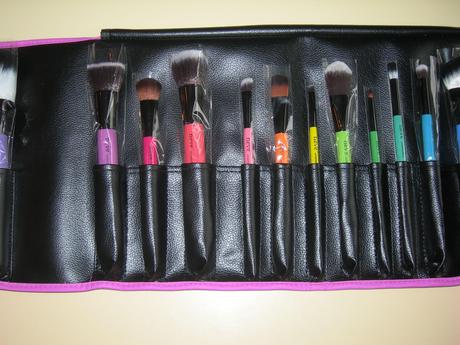 Ecco il set dei Glossy Artist Brush di Neve Cosmetics!