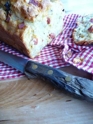 PLUMCAKE alle OLIVE e SALAMINO PICCANTE