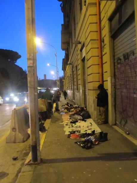 Il mercato della robbba rubbbata a San Giovanni in Laterano. Sì, proprio lì...