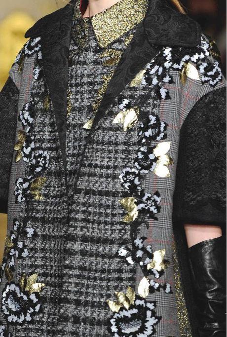 STAMPE, PATTERNS E EFFETTI DI SUPERFICIE DALLA SETTIMANA DELLA MODA DI MILANO / 1