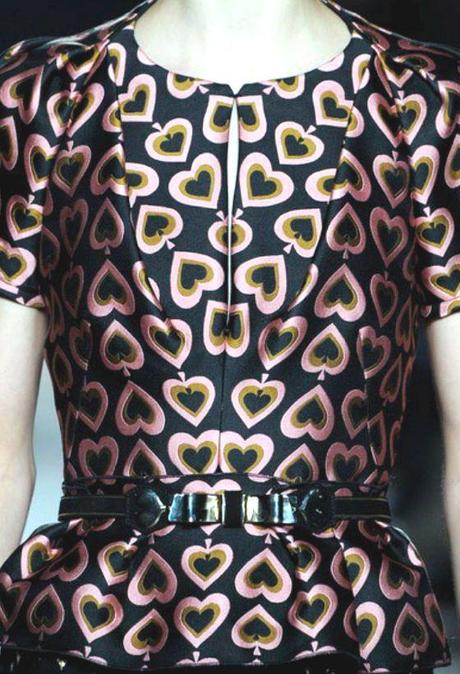 STAMPE, PATTERNS E EFFETTI DI SUPERFICIE DALLA SETTIMANA DELLA MODA DI MILANO / 1