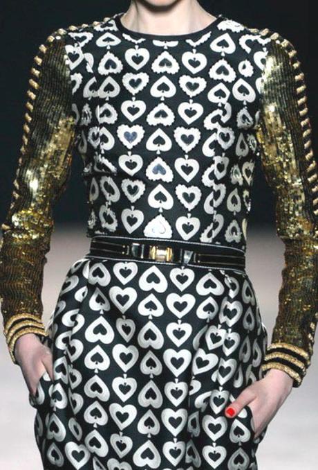 STAMPE, PATTERNS E EFFETTI DI SUPERFICIE DALLA SETTIMANA DELLA MODA DI MILANO / 1