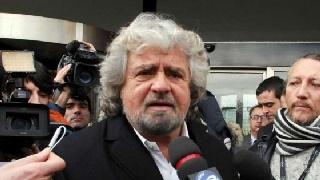 C 2 box 20153 foto1F Beppe Grillo inizia lentamente a colloquiare con la stampa ma intanto propone Passera come premier
