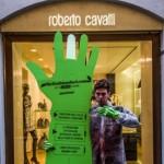 Greenpeace, guanto verde contro la moda012