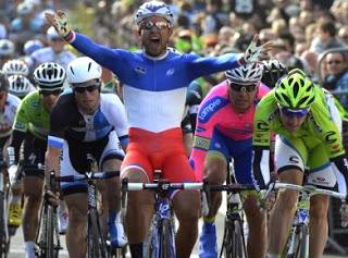 Parigi-Nizza 2013, Bouhanni batte Petacchi, bene Viviani