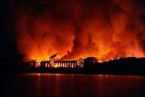 Distrutto da un incendio il museo interattivo Città della Scienza a Napoli