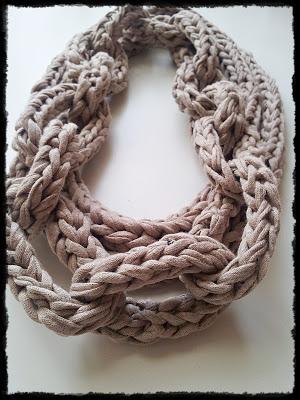 Statement necklace: Crocheted Chain