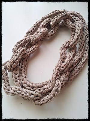 Statement necklace: Crocheted Chain