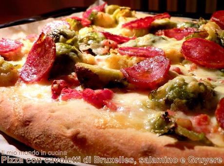 PIZZA CON CAVOLETTI, GRUYERE E SALAMINO PICCANTE