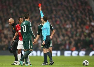 Espulsione Nani, tifoso del Manchester United denuncia l'arbitro Cakir