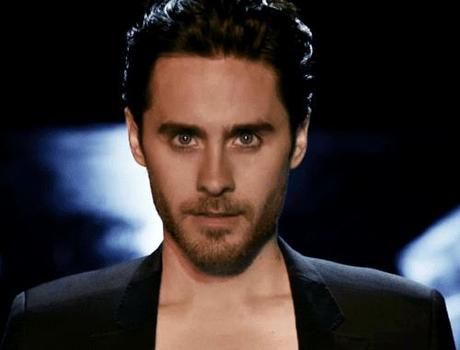 TAGLIO DI CAPELLI DI JARED LETO NELLA PUBBLICITà DI HUGO RED