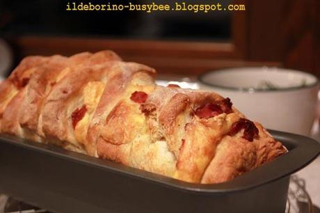 Pane Imbottito di Prosciutto e Formaggio or Han and Cheese Pull-Apart Bread