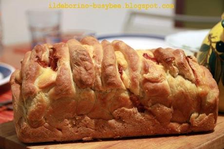 Pane Imbottito di Prosciutto e Formaggio or Han and Cheese Pull-Apart Bread