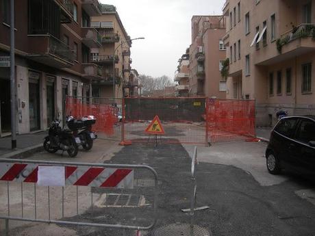 Via Appiano. Storie dalla voragine della Balduina (che però non giustifica di sfrecciare col motorino sul marciapiede)