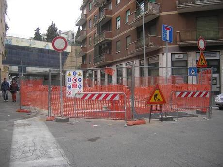 Via Appiano. Storie dalla voragine della Balduina (che però non giustifica di sfrecciare col motorino sul marciapiede)