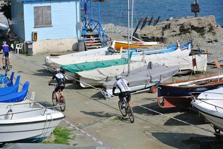 guardare cercando di vedere, in una domenica di sole...look at trying to see, in a sunny Sunday