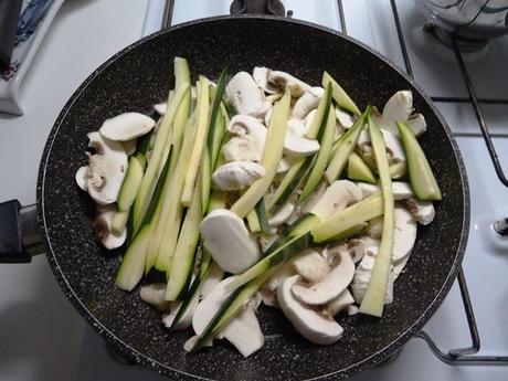 TAGLIATELLE GAMBERETTI E FUNGHI