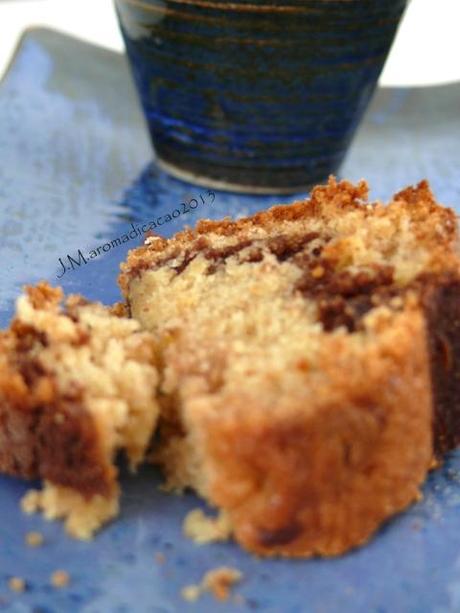 Semplicemente Torta Bicolore; yogurt, cioccolato, succo di barbabietola. E un ringraziamento per un dolce premio.