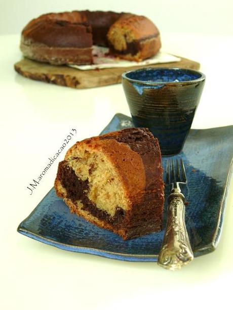 Semplicemente Torta Bicolore; yogurt, cioccolato, succo di barbabietola. E un ringraziamento per un dolce premio.