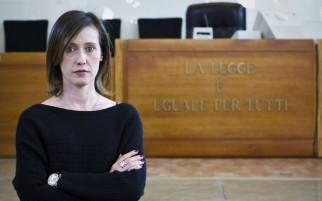 Ilaria Cucchi in un'aula di tribunale