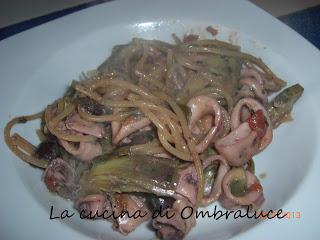 Spaghetti risottati con totani, carciofi e olive nere