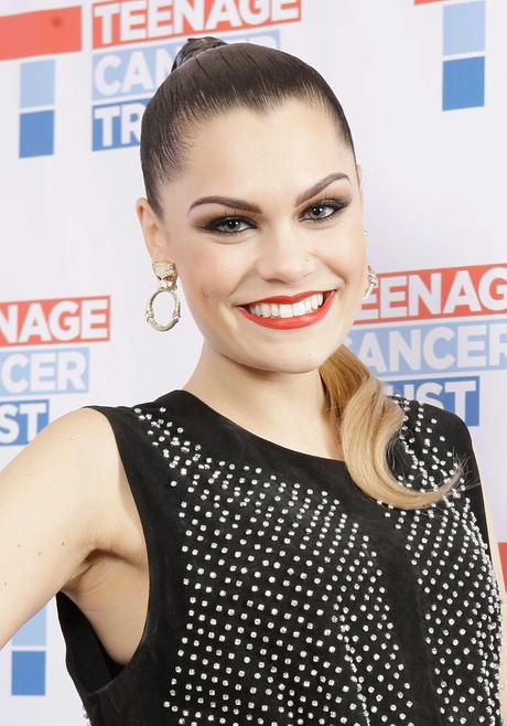 TUTTI I TAGLI DI CAPELLI E TINTE DI JESSIE J LA POPOLARE CANTANTE