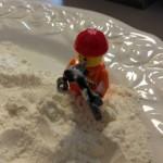 Omino Lego sniffa la farina