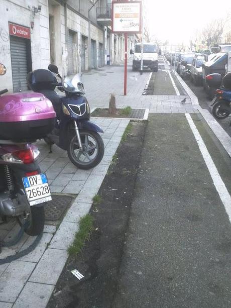 L'Ama e i punti mobili di raccolta nel IX Municipio. Fatevi uno stallo giallo, fatelo rispettare e mettetevi li. Cavolo!