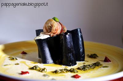 Paccheri al nero di seppia, mozzarella di bufala e involtino di triglia e pancetta