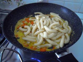 Maccheroncini rigati al torchio con ragù semplice di verdure