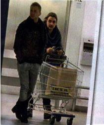 VALERIO SCANU ALL'IKEA CON UN AMICO MISTERIOSO