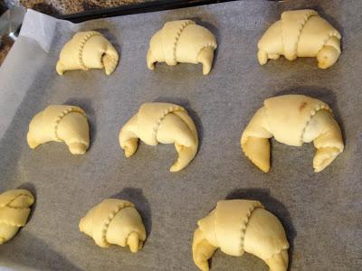 CORNETTI  SOFFICISSIMI DI PASTA BRIOCHE RIPIENI DI NUTELLA