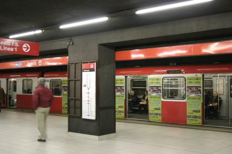 Milano_-_Metropolitana_Duomo_-_Linea_rossa_-_Foto_Giovanni_Dall'Orto_-_3-jan-2007_-_01