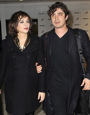 VALERIA GOLINO E RICCARDO SCAMARCIO INNAMORATISSIMI A FIUMICINO