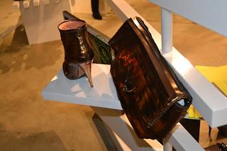 SUPER SHOES di GUILLAUME HINFRAY