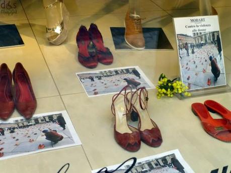 scarpe rosse in vetrina a verona contro la violenza sulle donne