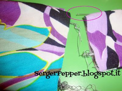 MiniMe Dolman top: serger sewing  - la confezione con tagliacuci - SergerPepper.blogspot.it