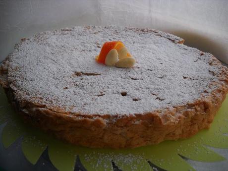 Torta senza farina alle mandorle, fiori d'arancio e cannella