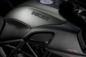 ducati DIAVEL STRADA