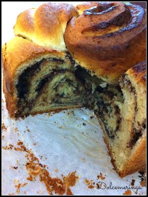 BRIOCHE CON CREMA AL CIOCCOLATO E ARANCIA