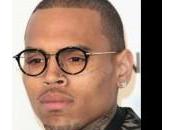Chris Brown beccato flirtare ragazze. Rihanna?