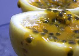Garnier Fructis Fruity Passion - Balsamo crema fortificante con Frutto della Passione rivitalizzante + Cocco addolcente