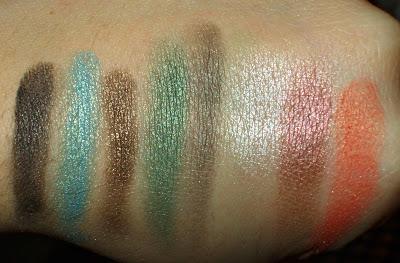 Cosa mi sono auto-regalata per Natale quest'anno?? 88 Colour Hot Earth Eyeshadow Palette!!