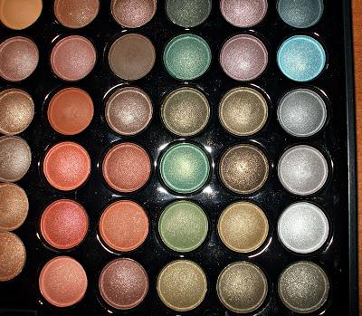 Cosa mi sono auto-regalata per Natale quest'anno?? 88 Colour Hot Earth Eyeshadow Palette!!