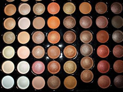 Cosa mi sono auto-regalata per Natale quest'anno?? 88 Colour Hot Earth Eyeshadow Palette!!