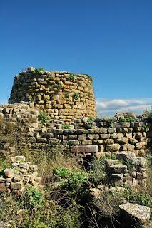 Cos’è un nuraghe? 7 domande che agitano il mondo degli studiosi