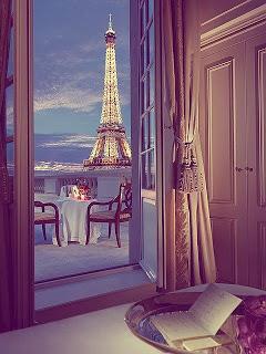 E' mercoledi sono le undici e mezza e vorrei solo essere a Parigi.