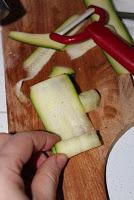 Torta di pane con zucchine e pomodorini