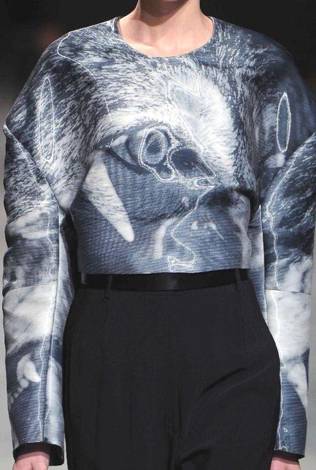 STAMPE, PATTERNS E EFFETTI DI SUPERFICIE DALLA SETTIMANA DELLA MODA DI PARIGI / 2